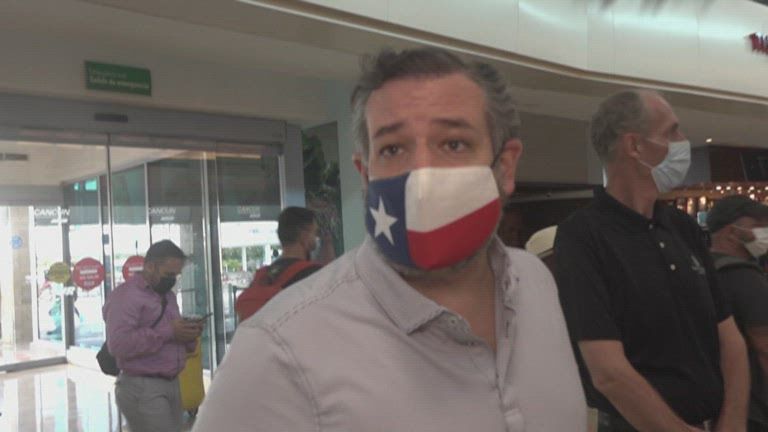 Cruz at airport2.jpg